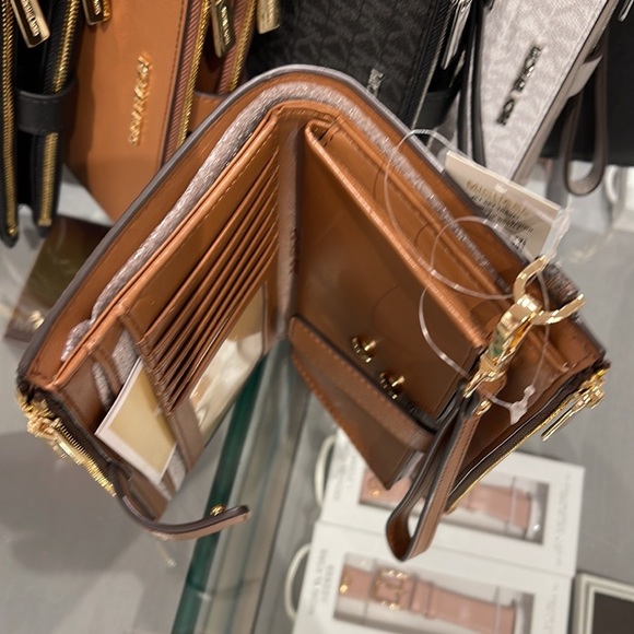 MICHAEL KORS LARGE DOUBLE ZIP WRISTLET PHONEHOLDER WALLET CLUTCH 
Brown - Picture 11 of 16